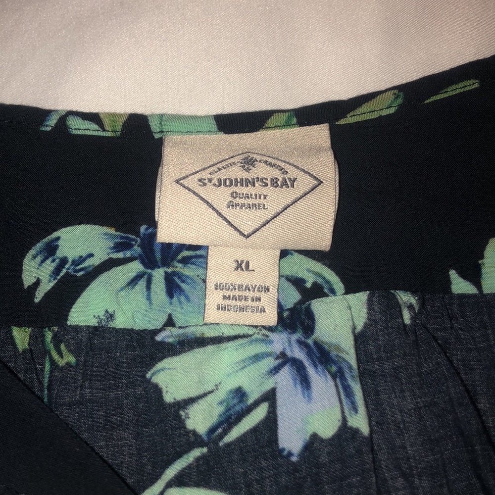 Floral 3/4 sleeve Blouse - Picture 2 of 3